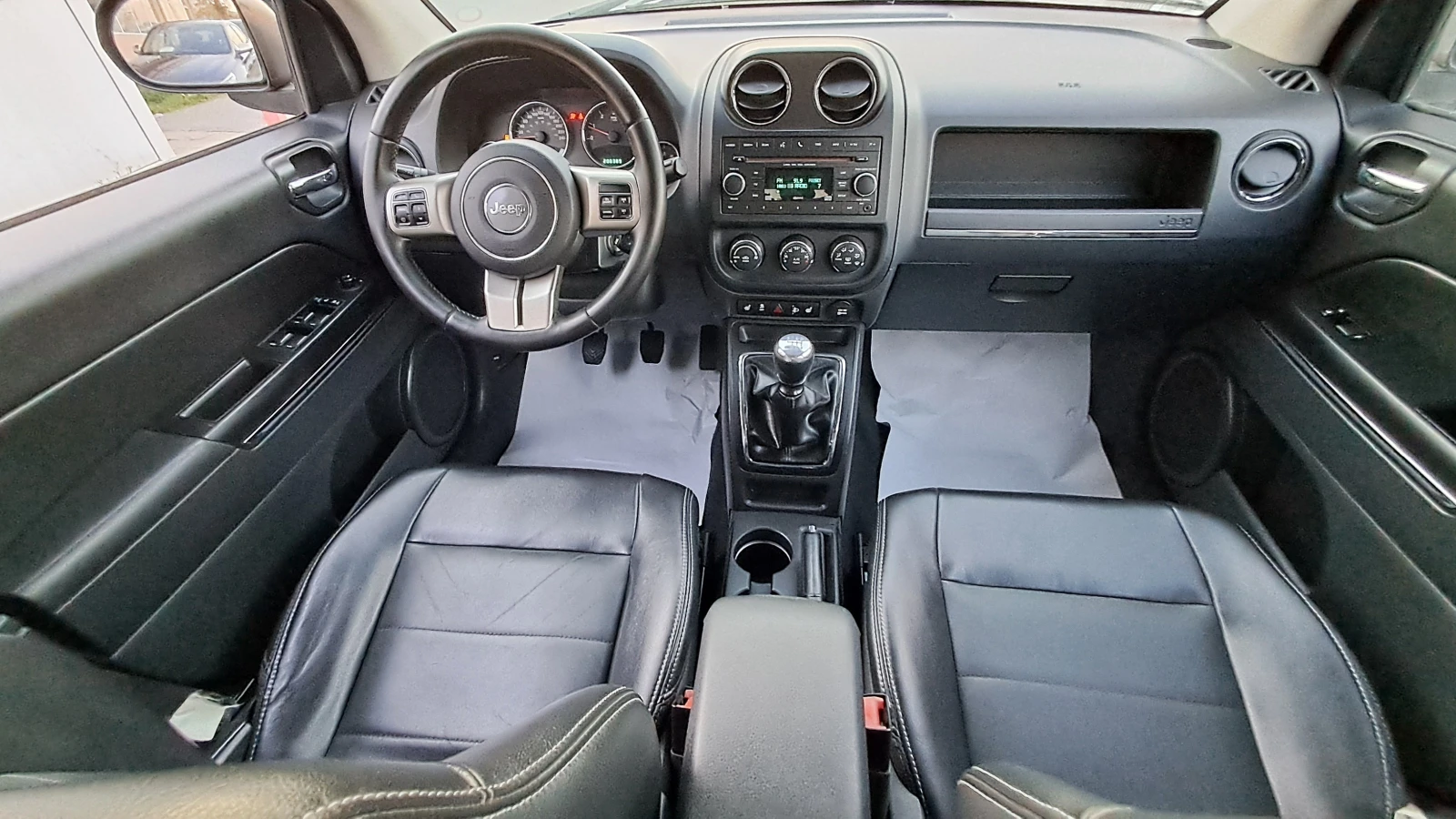 Jeep Compass 4X4 FULL ИЗКЛЮЧИТЕЛЕН СЕРВИ КНИЖ ОБСЛУЖ УНИКТ КОЖА, снимка 8 - Автомобили и джипове - 12765126