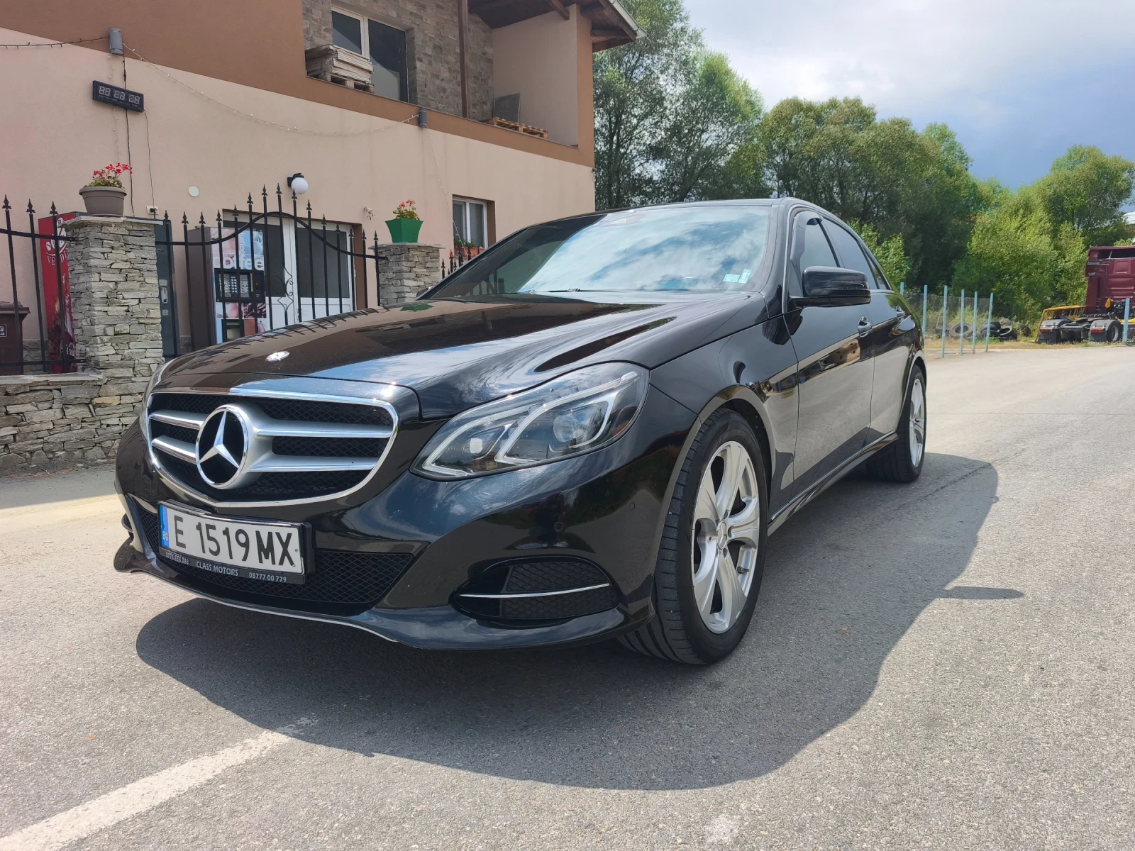 Mercedes-Benz E 220 2.2 cdi 170k CDI/Avangarde/Active Park Assist/Led/ - изображение 2
