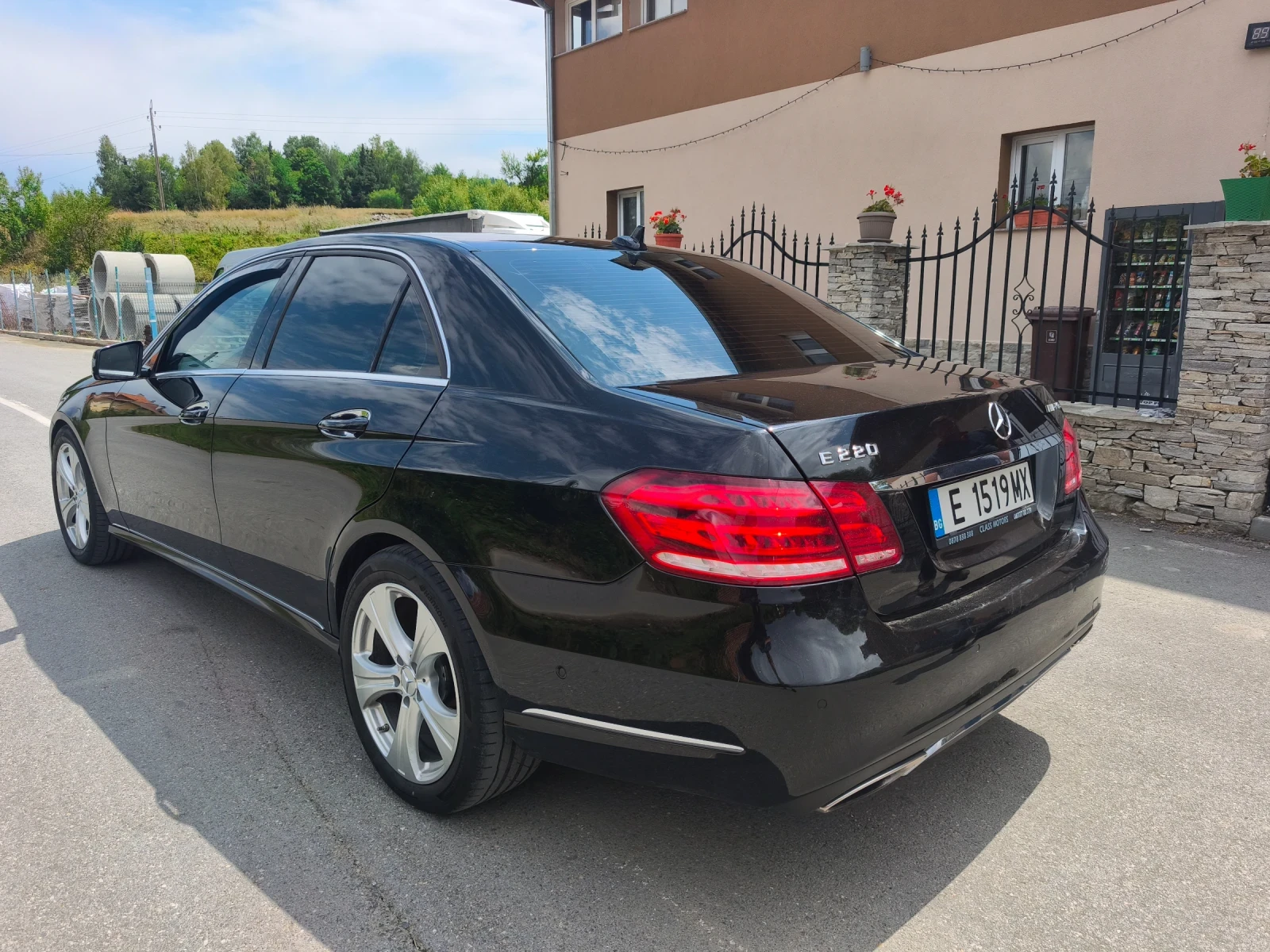 Mercedes-Benz E 220 2.2 cdi 170k CDI/Avangarde/Active Park Assist/Led/ - изображение 4
