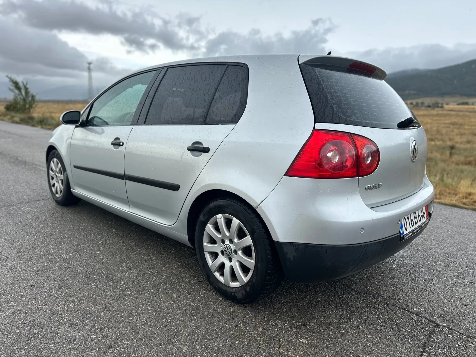 VW Golf 1.6 АВТОМАТИК - изображение 4