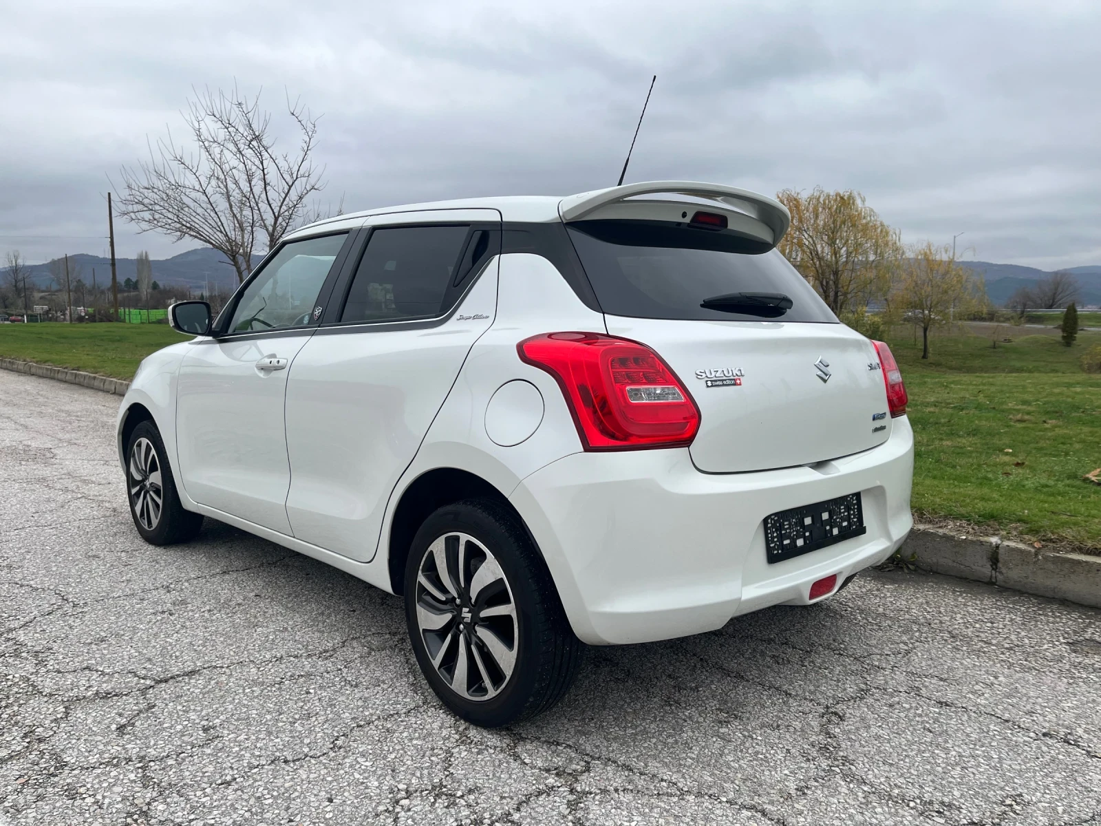 Suzuki Swift 1.2 4x4 Hybrid Sergio Cellano | Mobile.bg   2