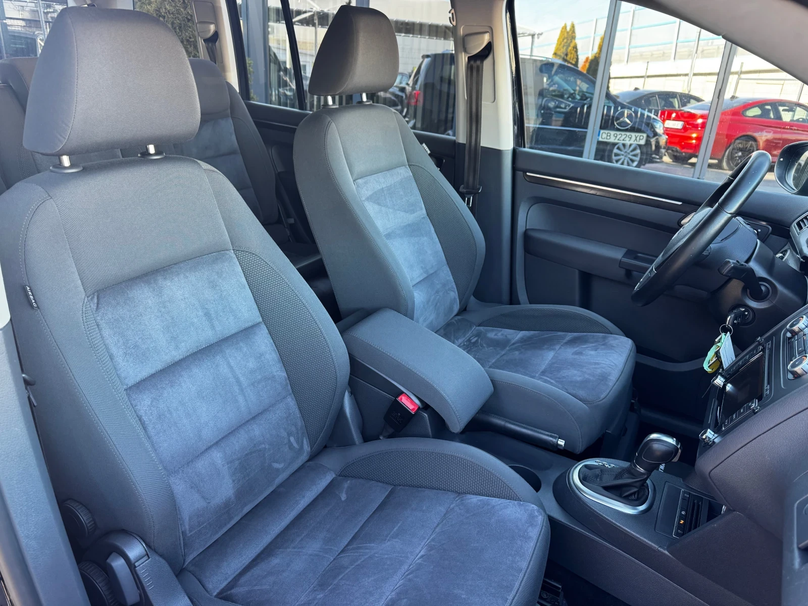 VW Touran 2.0TDI DSG Highline NAVI Climatronic Camera 6+ 1  | Mobile.bg � ����������� 12