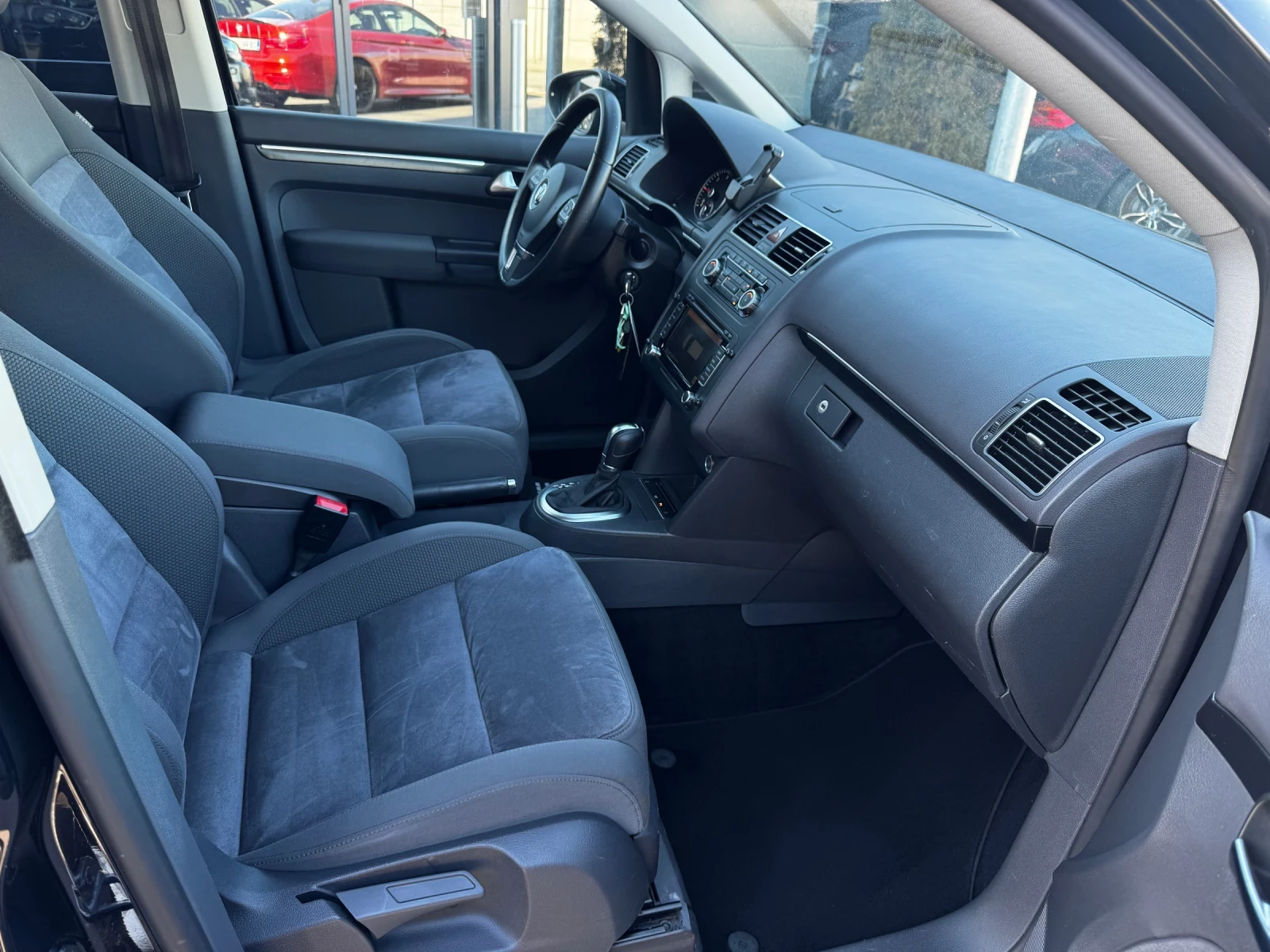 VW Touran 2.0TDI DSG Highline NAVI Climatronic Camera 6+ 1  | Mobile.bg � ����������� 13