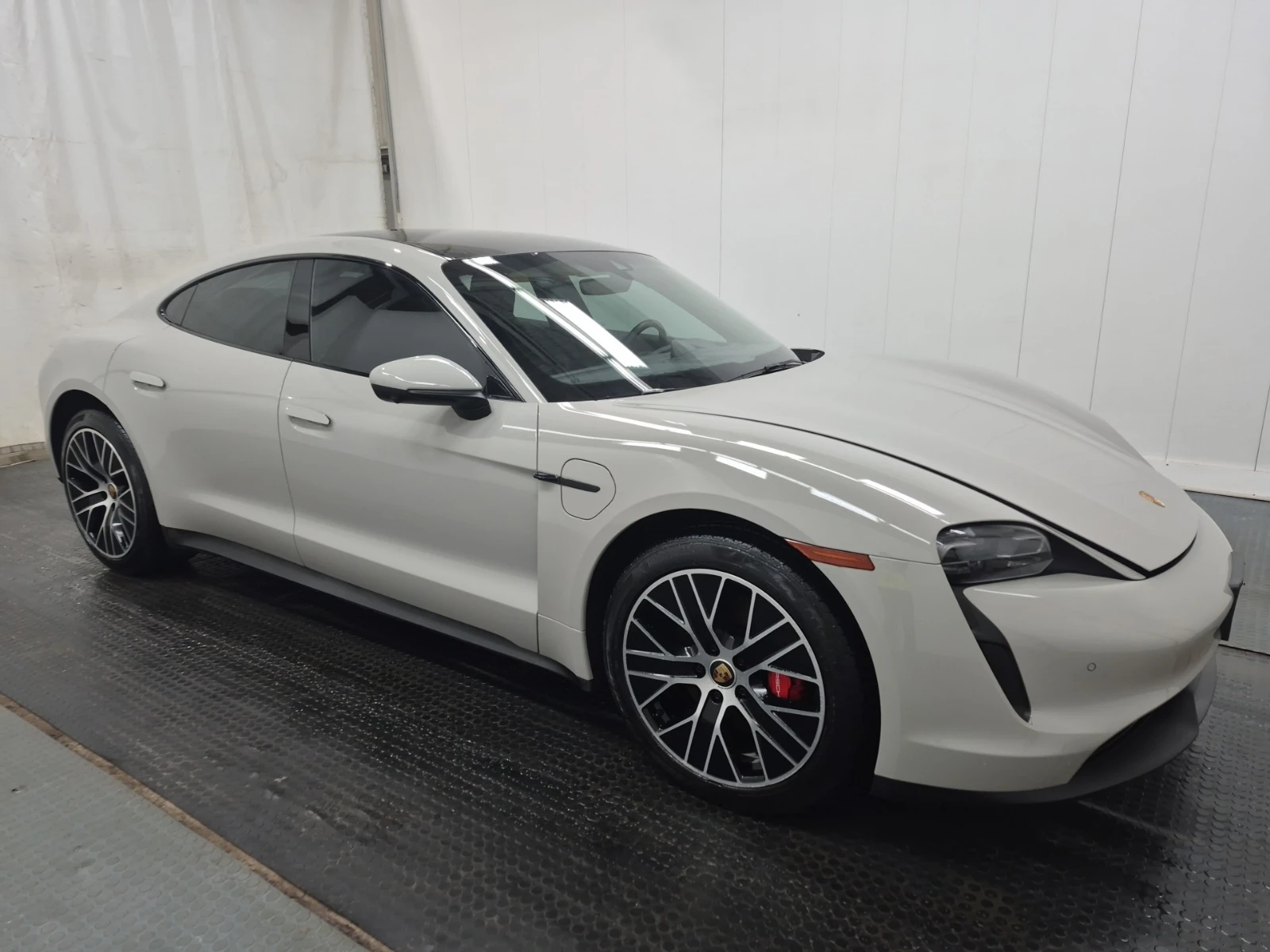 Porsche Taycan 4S AWD - изображение 2