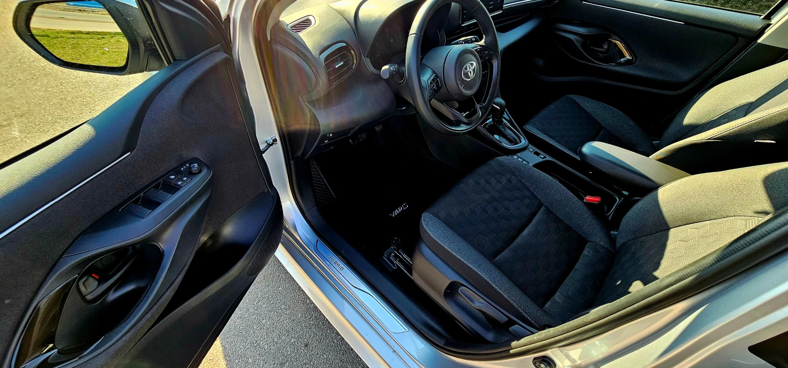 Toyota Yaris 1.5  Hybrid  - изображение 7