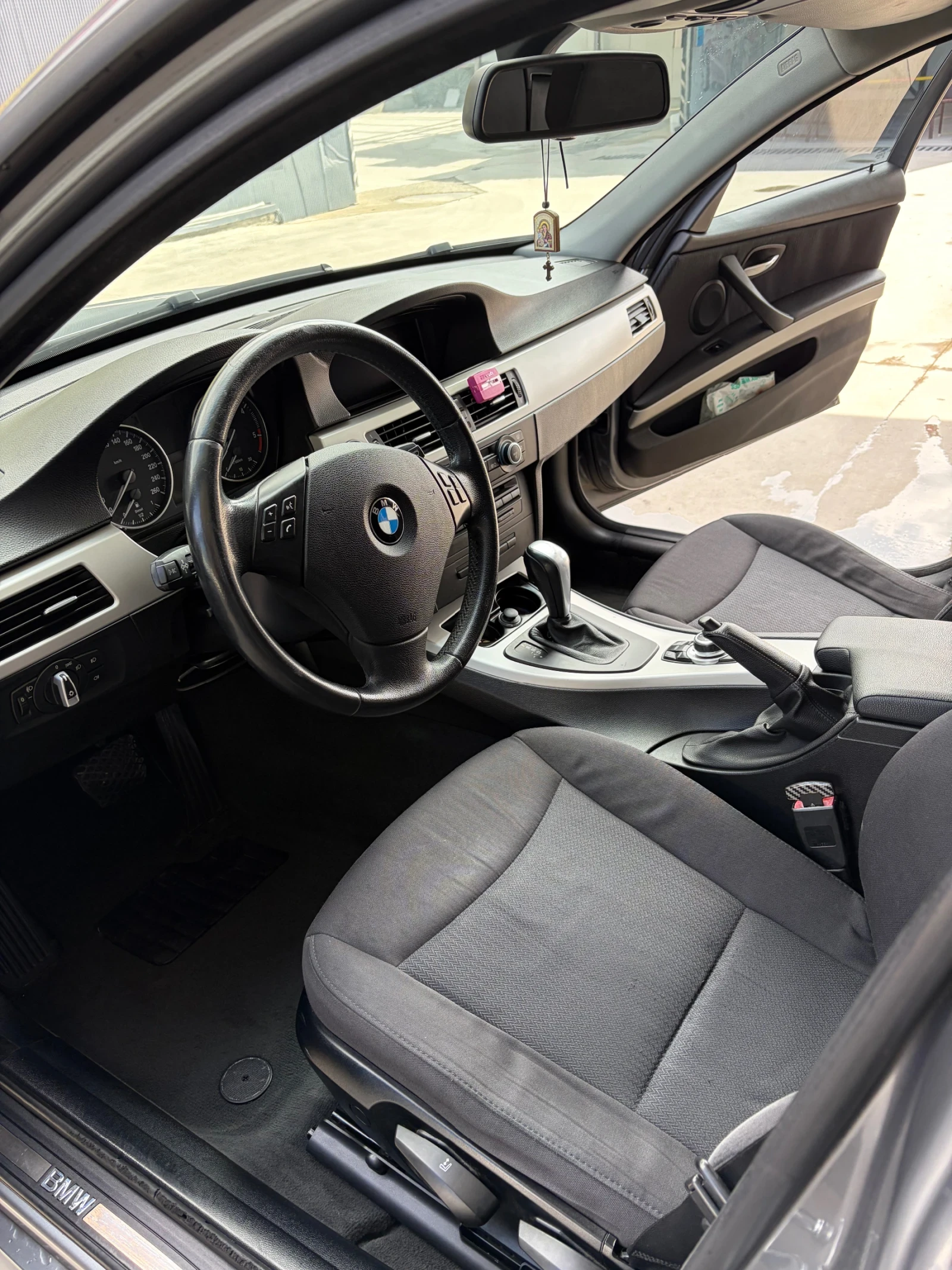 BMW 320, снимка 10 - Автомобили и джипове - 54013692