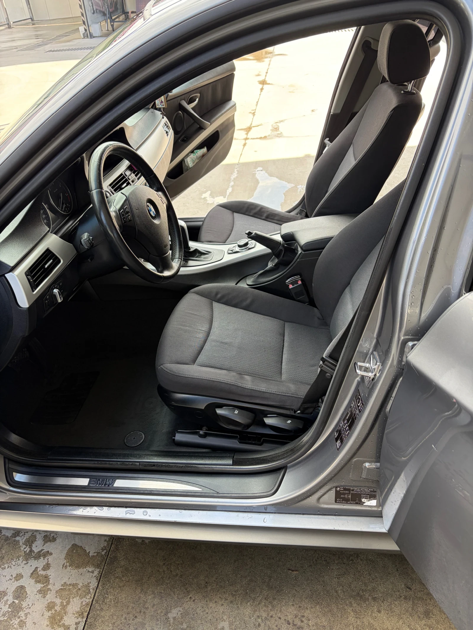 BMW 320, снимка 12 - Автомобили и джипове - 54013692