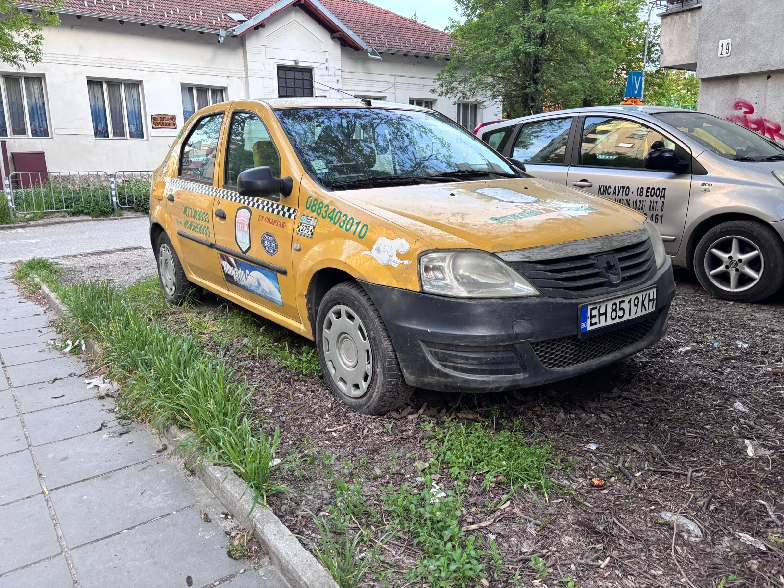 Dacia Logan 1, 4i газ/бензин 75кс, снимка 2 - Автомобили и джипове - 54333944