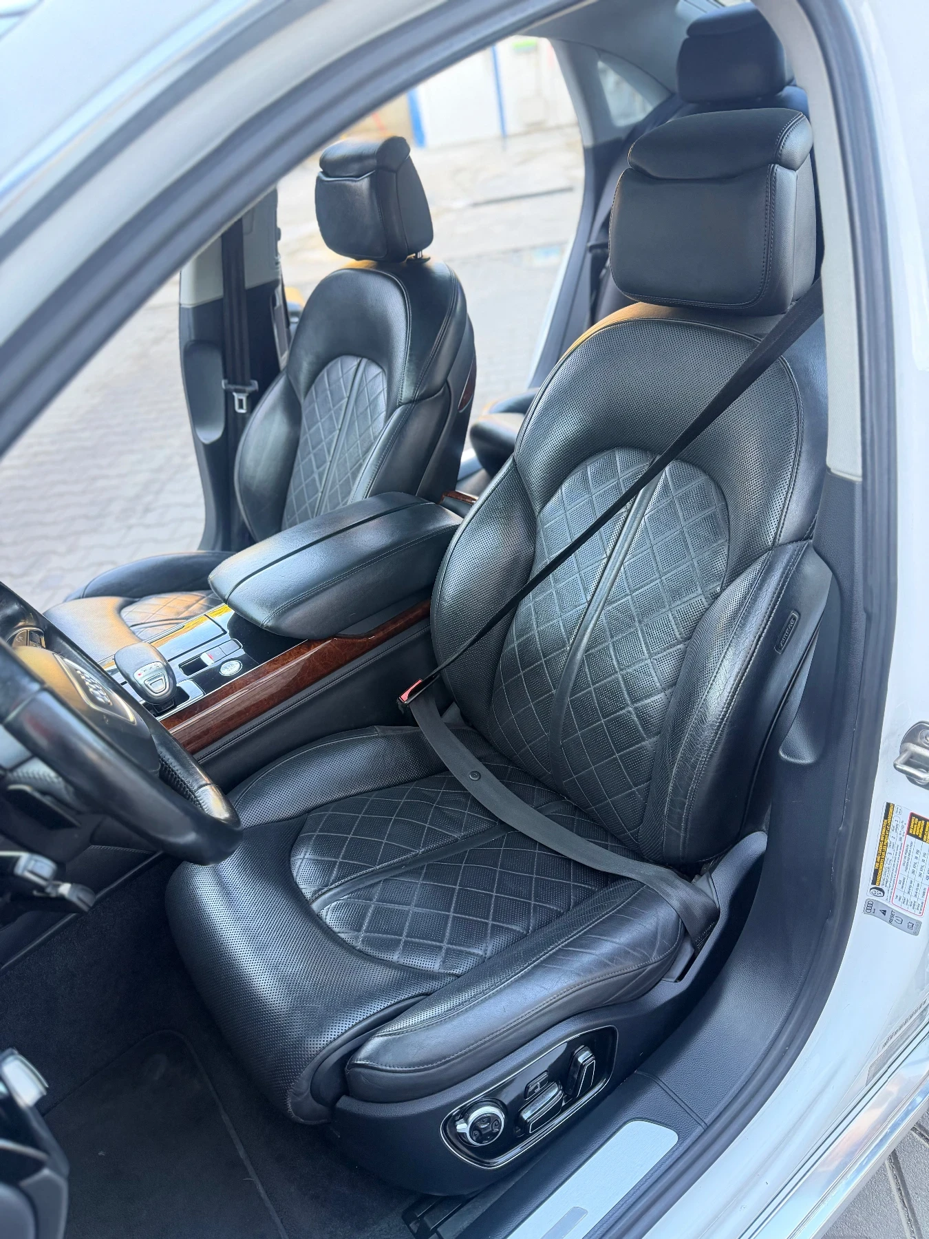 Audi A8 Продавам Audi A8 4.0 TFSI   съчетание от лукс, мощ, снимка 11 - Автомобили и джипове - 54564554