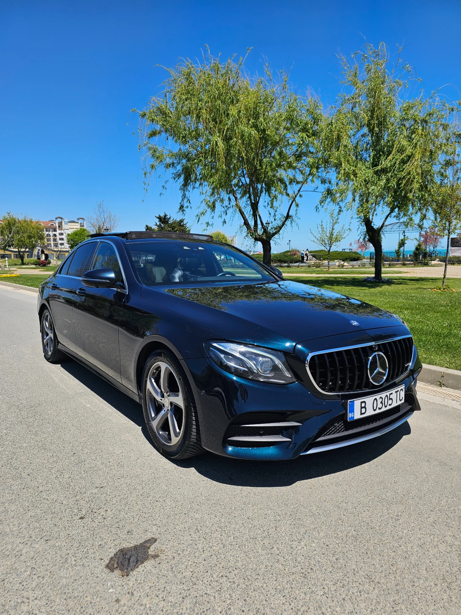 Mercedes-Benz E 220 9G TRONIC AMG, снимка 3 - Автомобили и джипове - 54576426
