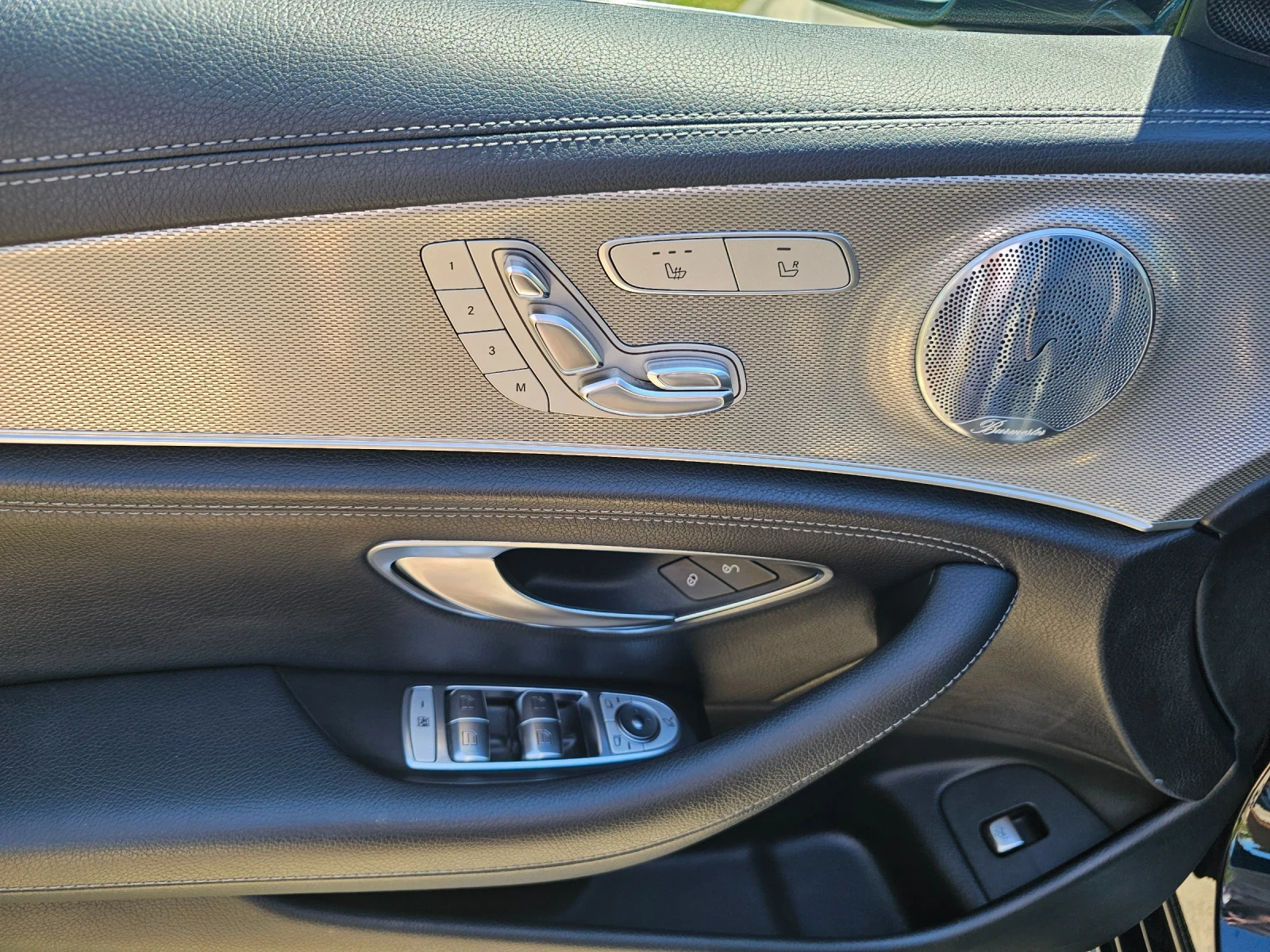 Mercedes-Benz E 220 9G TRONIC AMG, снимка 11 - Автомобили и джипове - 54576426