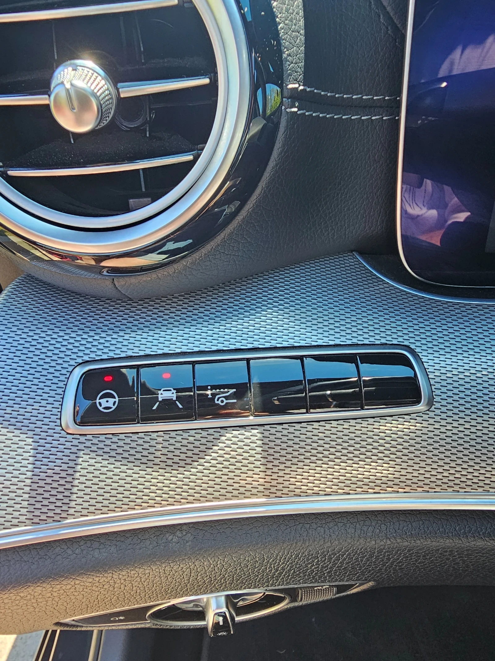 Mercedes-Benz E 220 9G TRONIC AMG, снимка 12 - Автомобили и джипове - 54576426