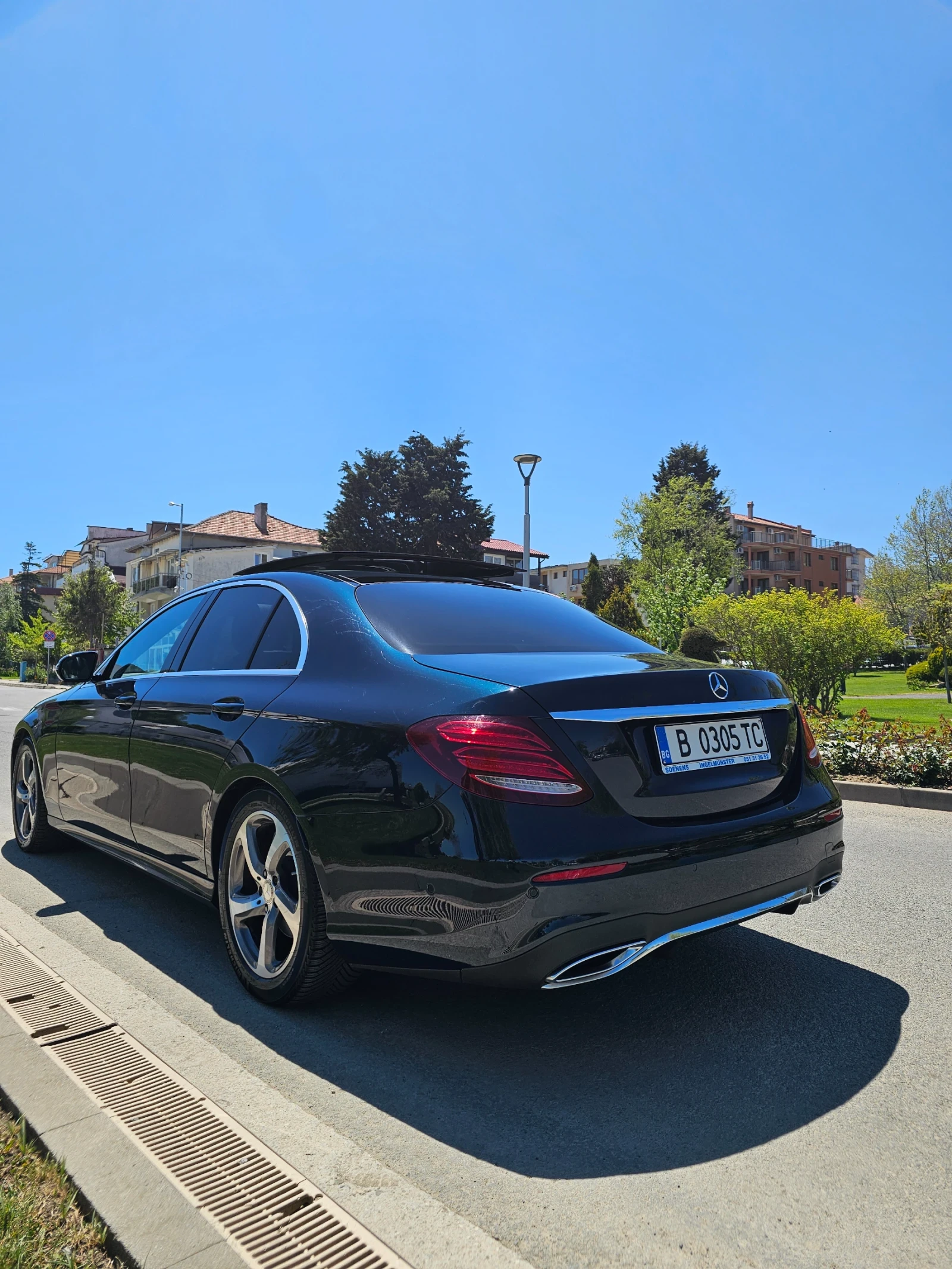 Mercedes-Benz E 220 9G TRONIC AMG, снимка 8 - Автомобили и джипове - 54576426