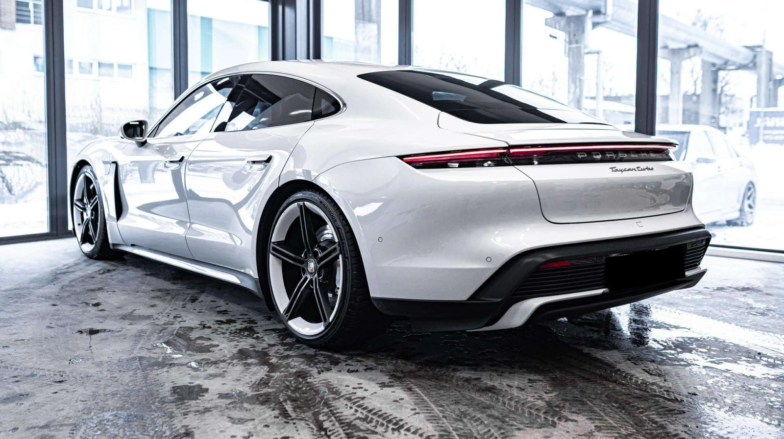 Porsche Taycan Turbo, снимка 2 - Автомобили и джипове - 54788101
