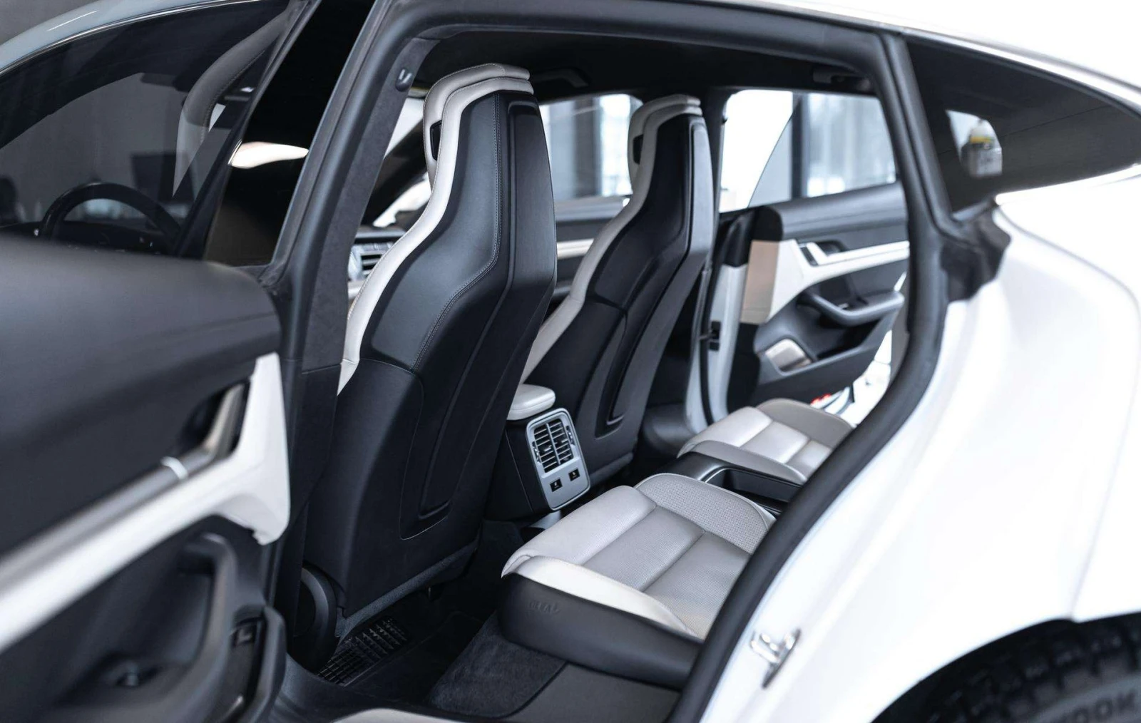 Porsche Taycan Turbo, снимка 5 - Автомобили и джипове - 54788101