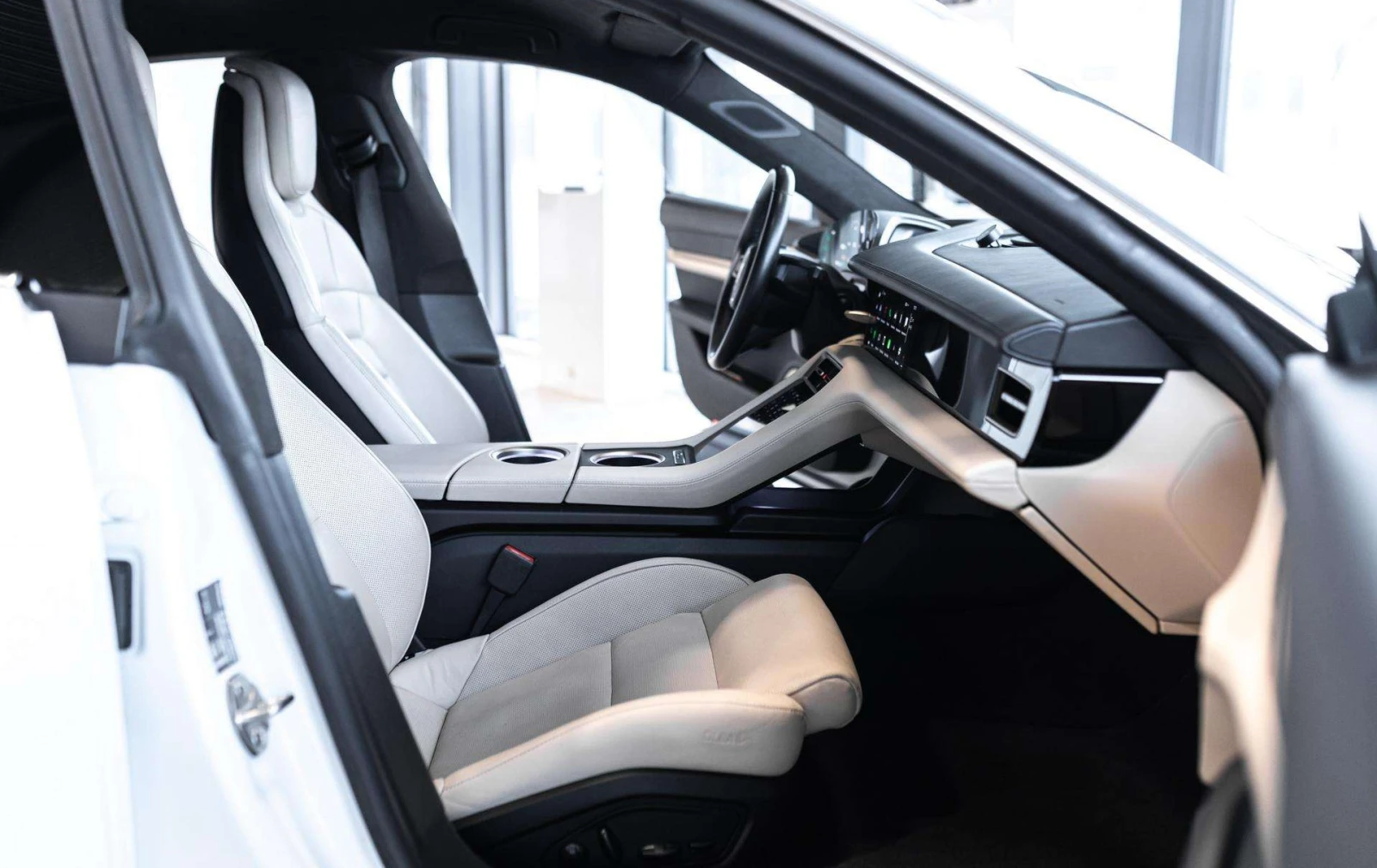 Porsche Taycan Turbo, снимка 7 - Автомобили и джипове - 54788101