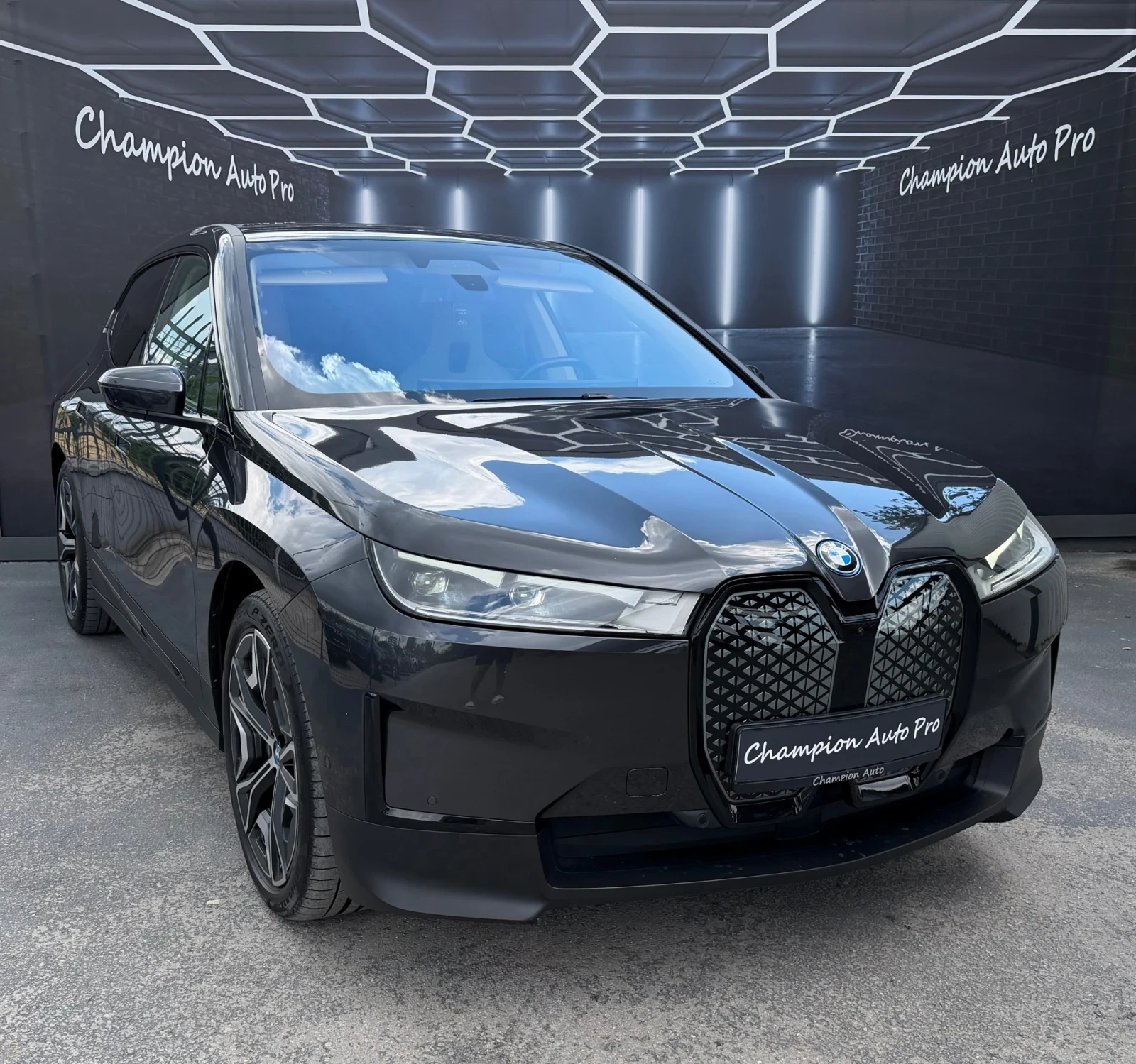 BMW iX Xdrive40/Led/Kam360 /Leder/Hud, снимка 3 - Автомобили и джипове - 54817341