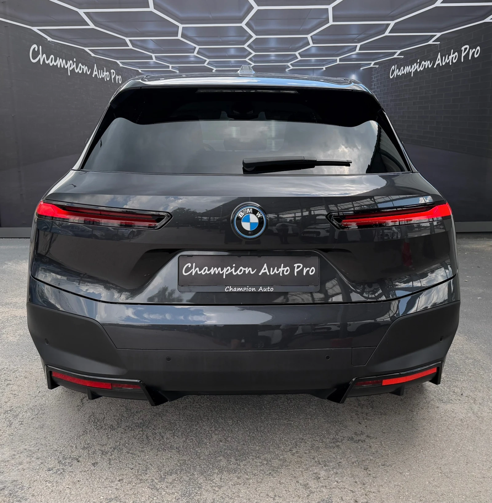 BMW iX Xdrive40/Led/Kam360 /Leder/Hud, снимка 5 - Автомобили и джипове - 54817341