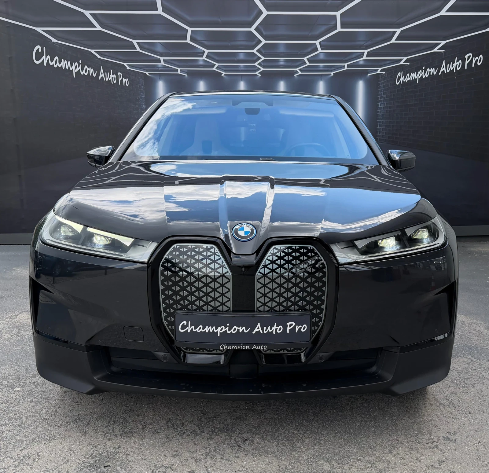 BMW iX Xdrive40/Led/Kam360 /Leder/Hud, снимка 2 - Автомобили и джипове - 54817341