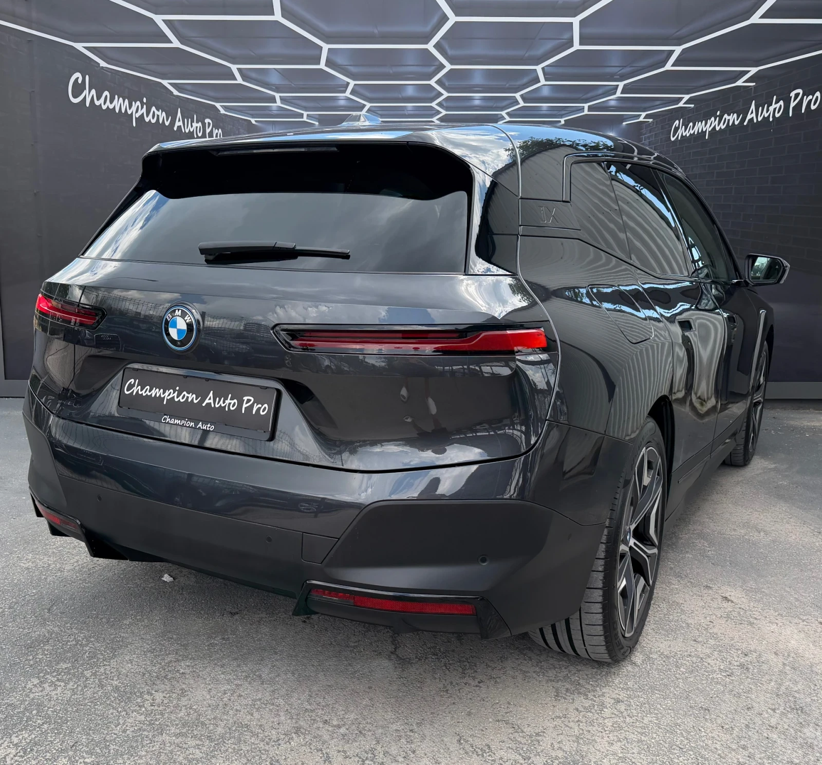 BMW iX Xdrive40/Led/Kam360 /Leder/Hud, снимка 6 - Автомобили и джипове - 54817341
