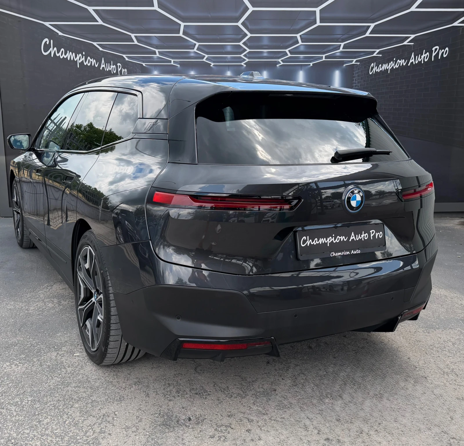 BMW iX Xdrive40/Led/Kam360 /Leder/Hud, снимка 4 - Автомобили и джипове - 54817341