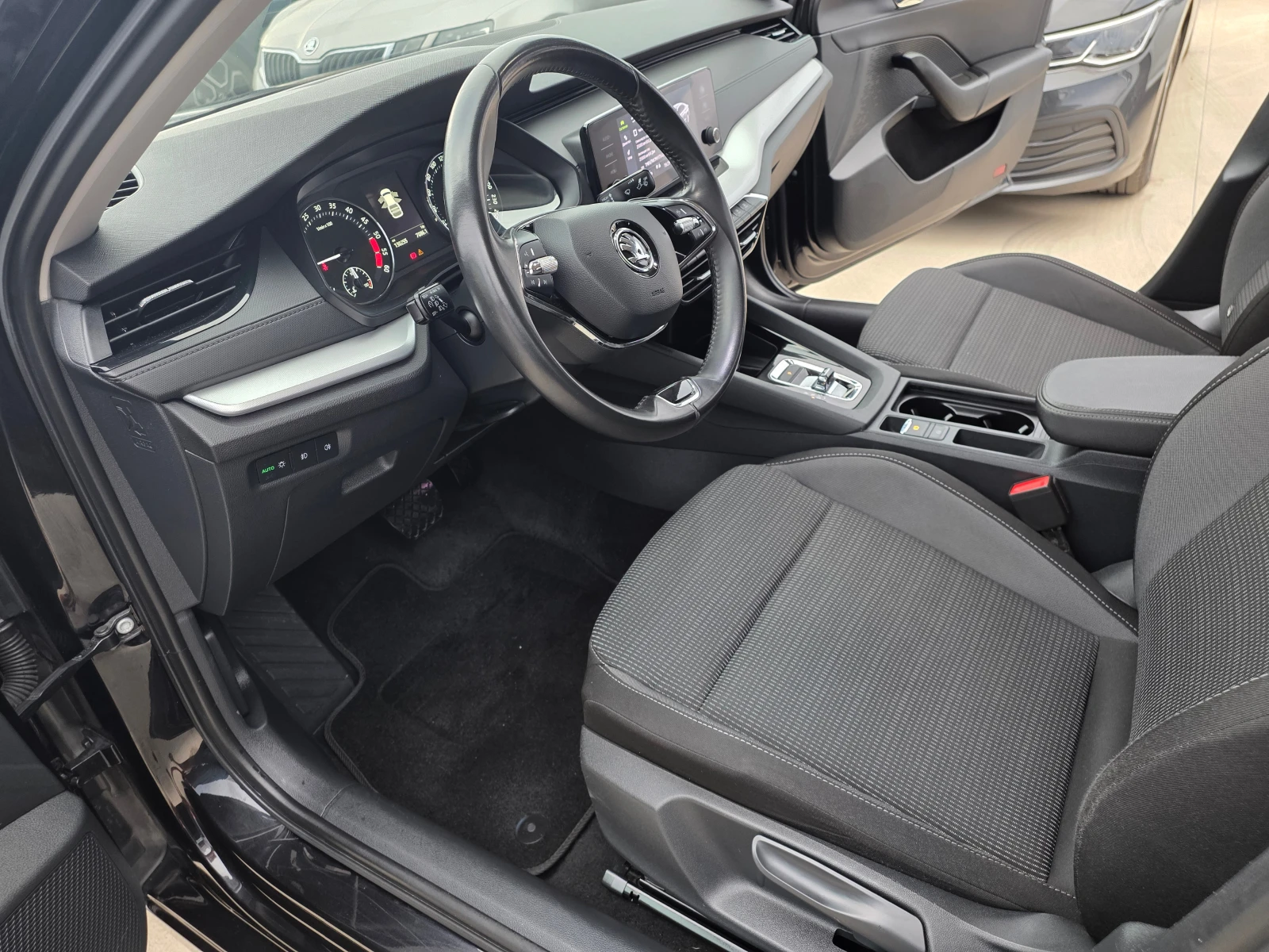 Skoda Octavia С Гаранция 2.0TDI-А/Т, снимка 13 - Автомобили и джипове - 55791718