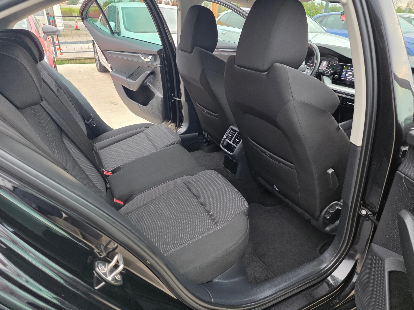Skoda Octavia С Гаранция 2.0TDI-А/Т, снимка 10 - Автомобили и джипове - 55791718