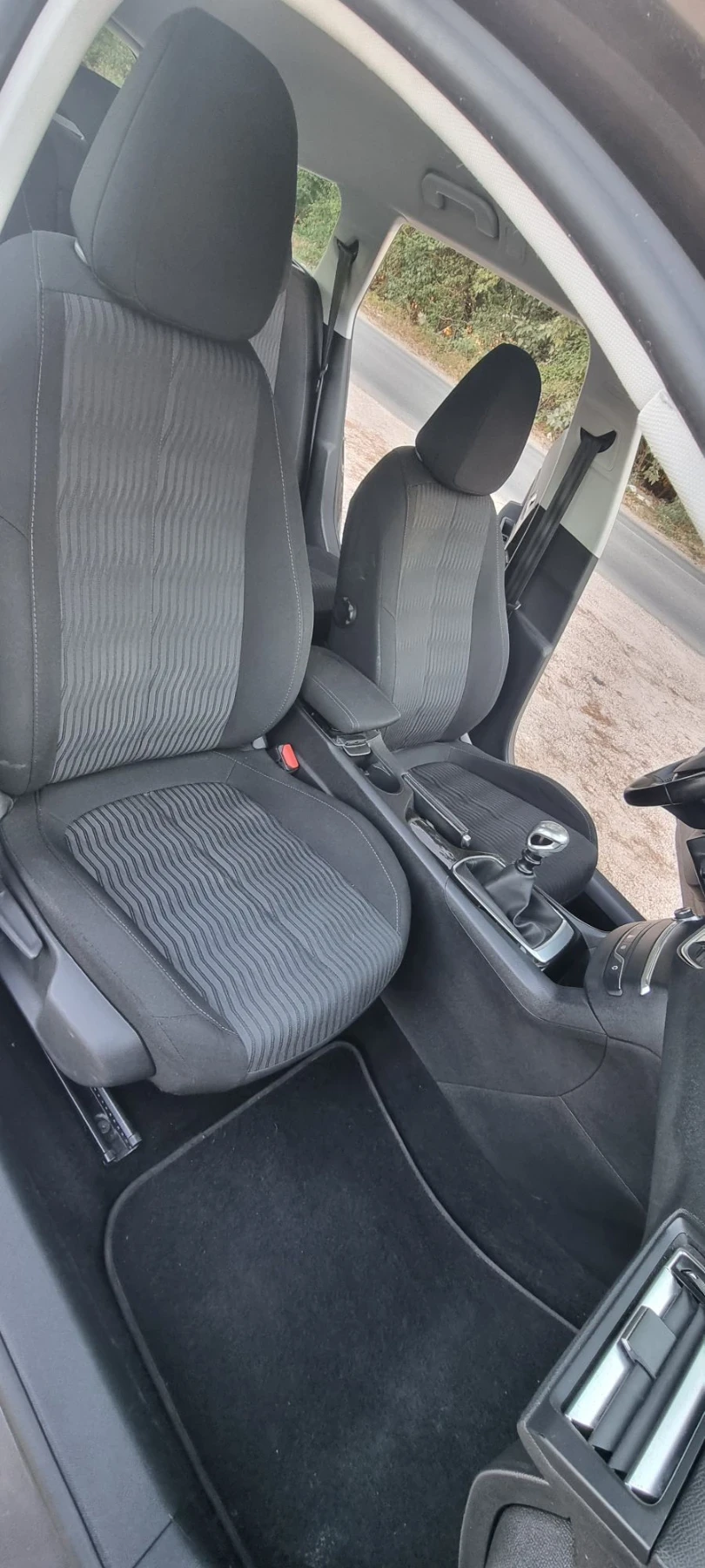Peugeot 308 1.6 Blue -HDI Bisiness Pack, снимка 17 - Автомобили и джипове - 56011324