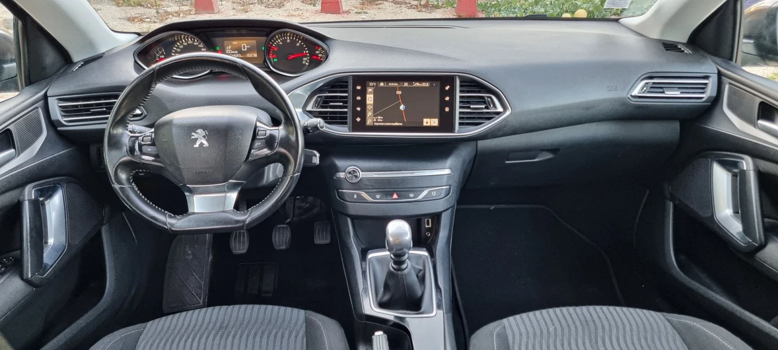 Peugeot 308 1.6 Blue -HDI Bisiness Pack, снимка 12 - Автомобили и джипове - 56011324