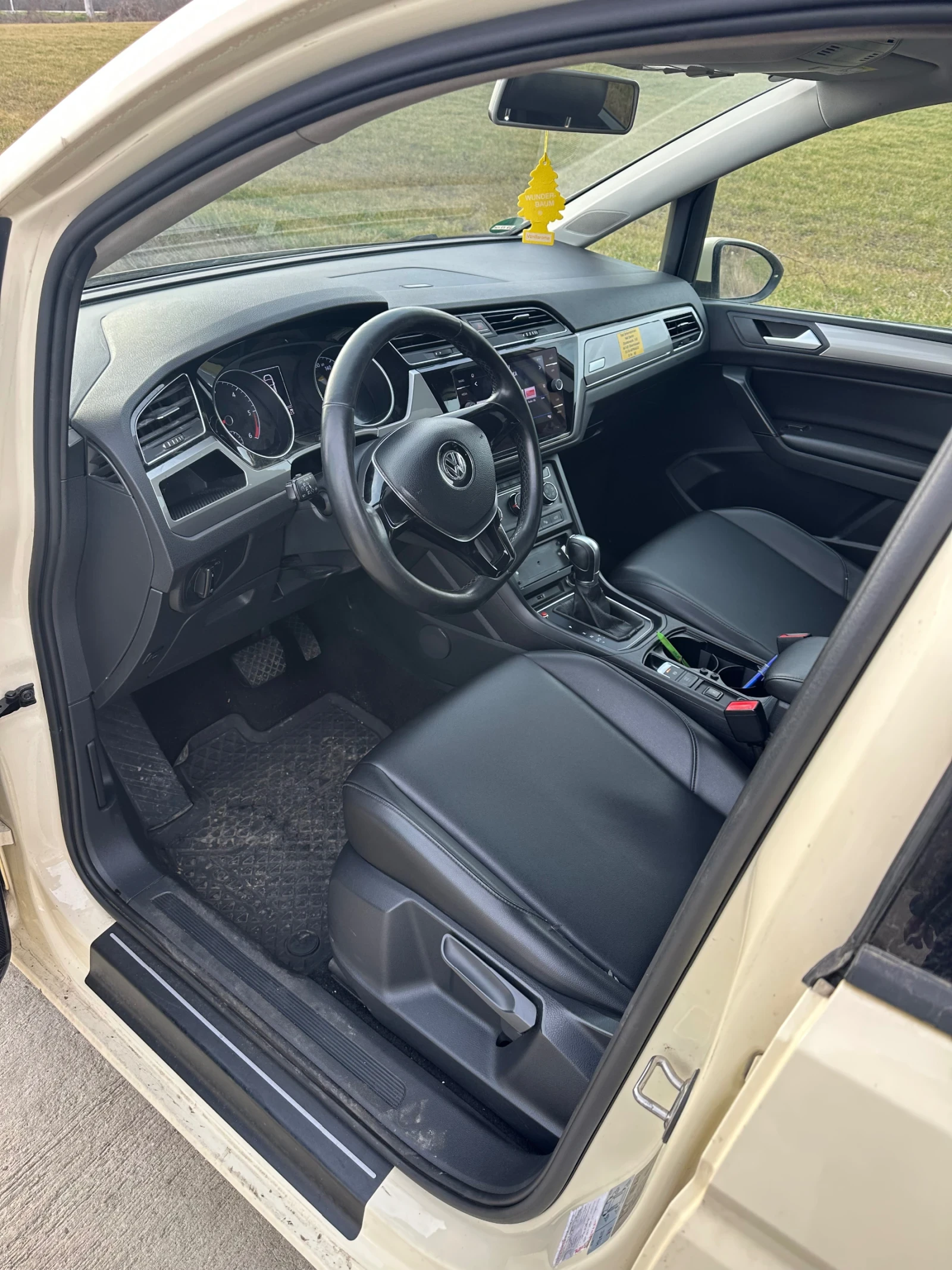 VW Touran Ван, снимка 2 - Автомобили и джипове - 56210250