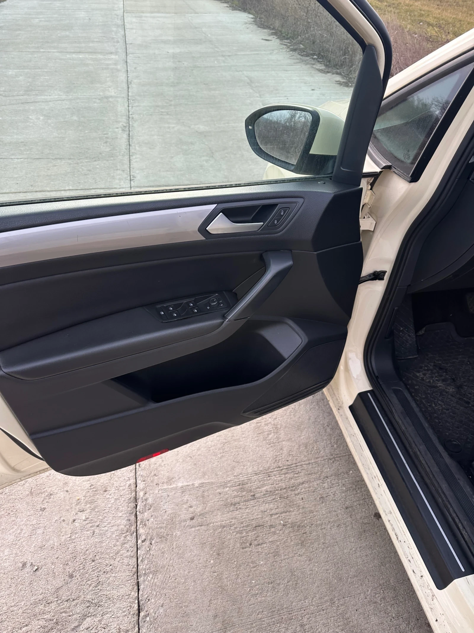 VW Touran Ван, снимка 3 - Автомобили и джипове - 56210250