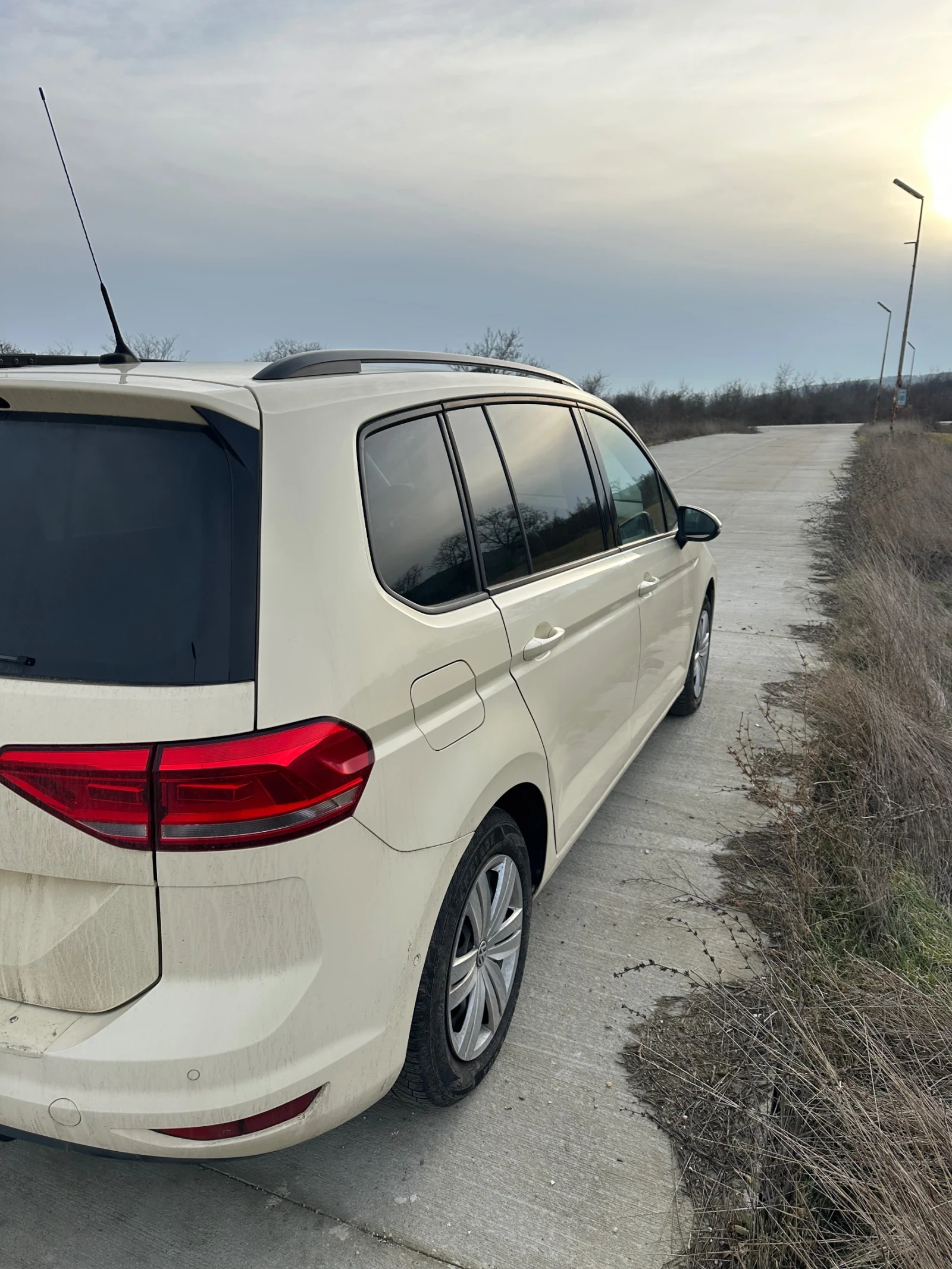 VW Touran Ван, снимка 4 - Автомобили и джипове - 56210250