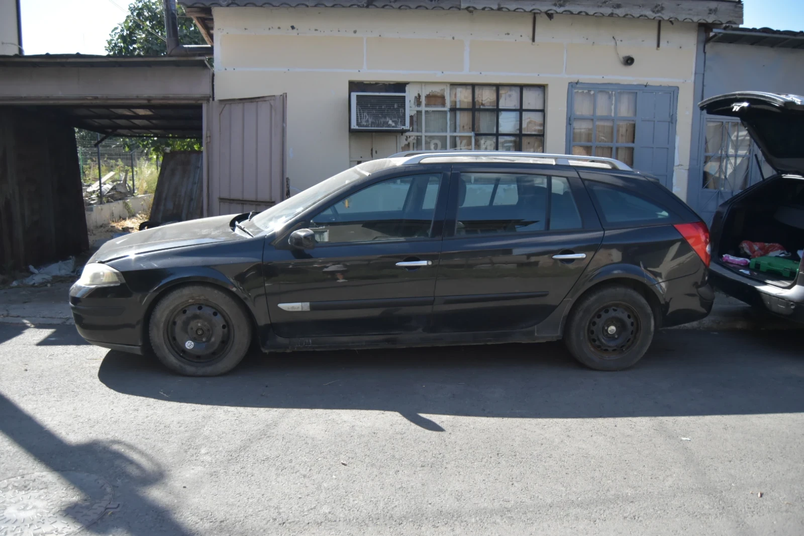Renault Laguna 2.0 dci, снимка 2 - Автомобили и джипове - 56351100