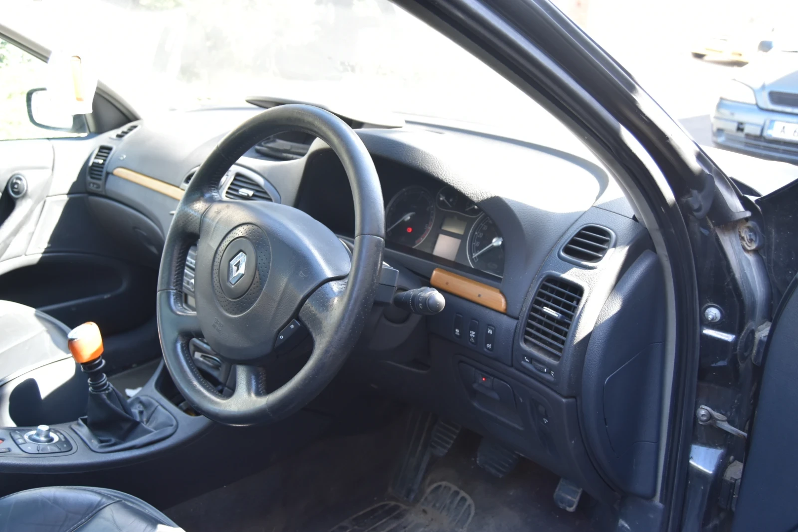 Renault Laguna 2.0 dci, снимка 5 - Автомобили и джипове - 56351100