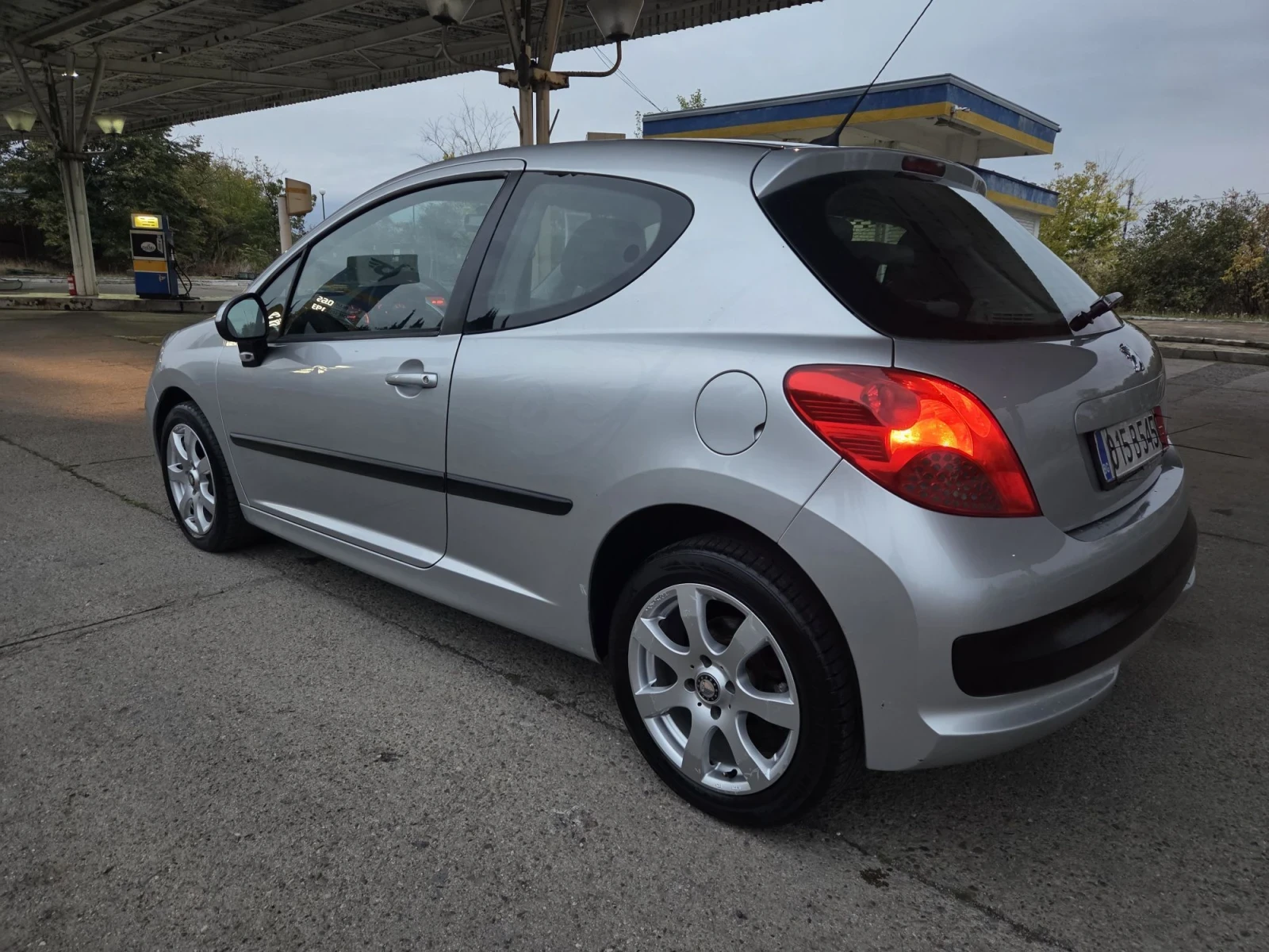 Peugeot 207 1, 6 hdi 90 hp, снимка 4 - Автомобили и джипове - 56740029