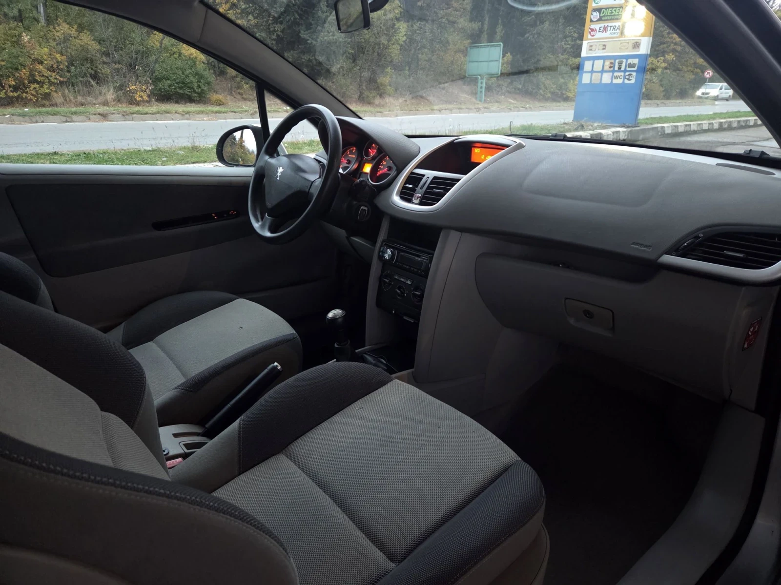 Peugeot 207 1, 6 hdi 90 hp, снимка 12 - Автомобили и джипове - 56740029