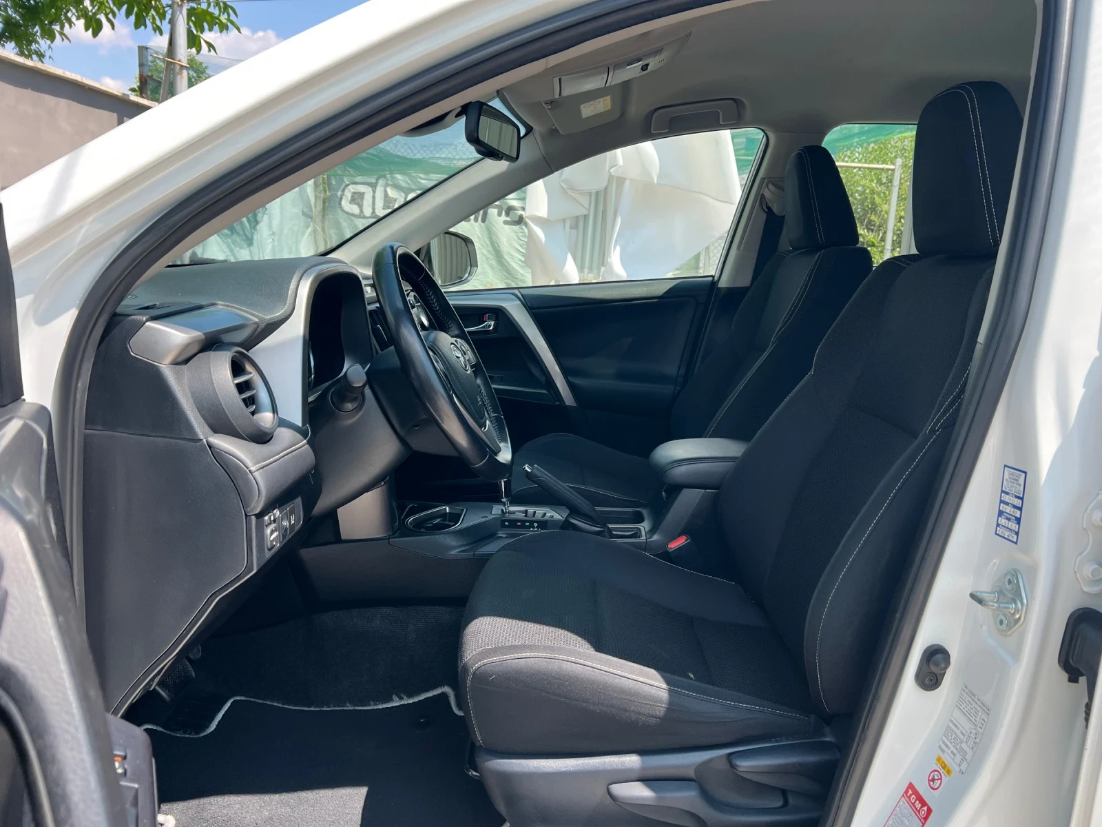 Toyota Rav4 2.5 VVTI HYBRID 2WD - изображение 8
