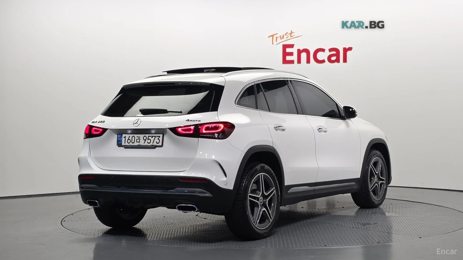 Mercedes-Benz GLA 250 * 4MATIC* КОЖА* ПОДГРЕВ* ПАНОРАМА* КАМЕРА* NAVI* L, снимка 2 - Автомобили и джипове - 54892609