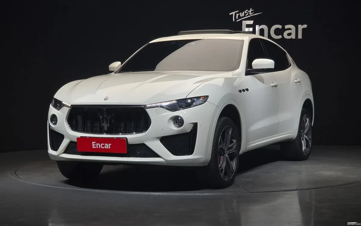 Maserati Levante GTS| B&W| ПАНО| ALCANTARA| ОБДУХ