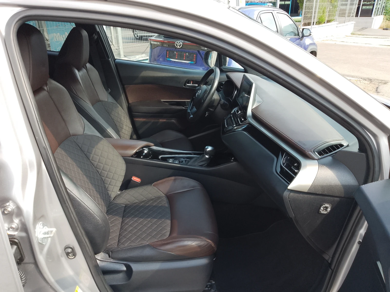 Toyota C-HR 1.8 HYBRID/FULL, снимка 10 - Автомобили и джипове - 55829034