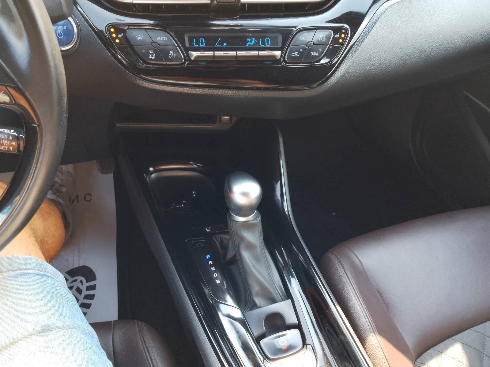 Toyota C-HR 1.8 HYBRID/FULL, снимка 14 - Автомобили и джипове - 55829034