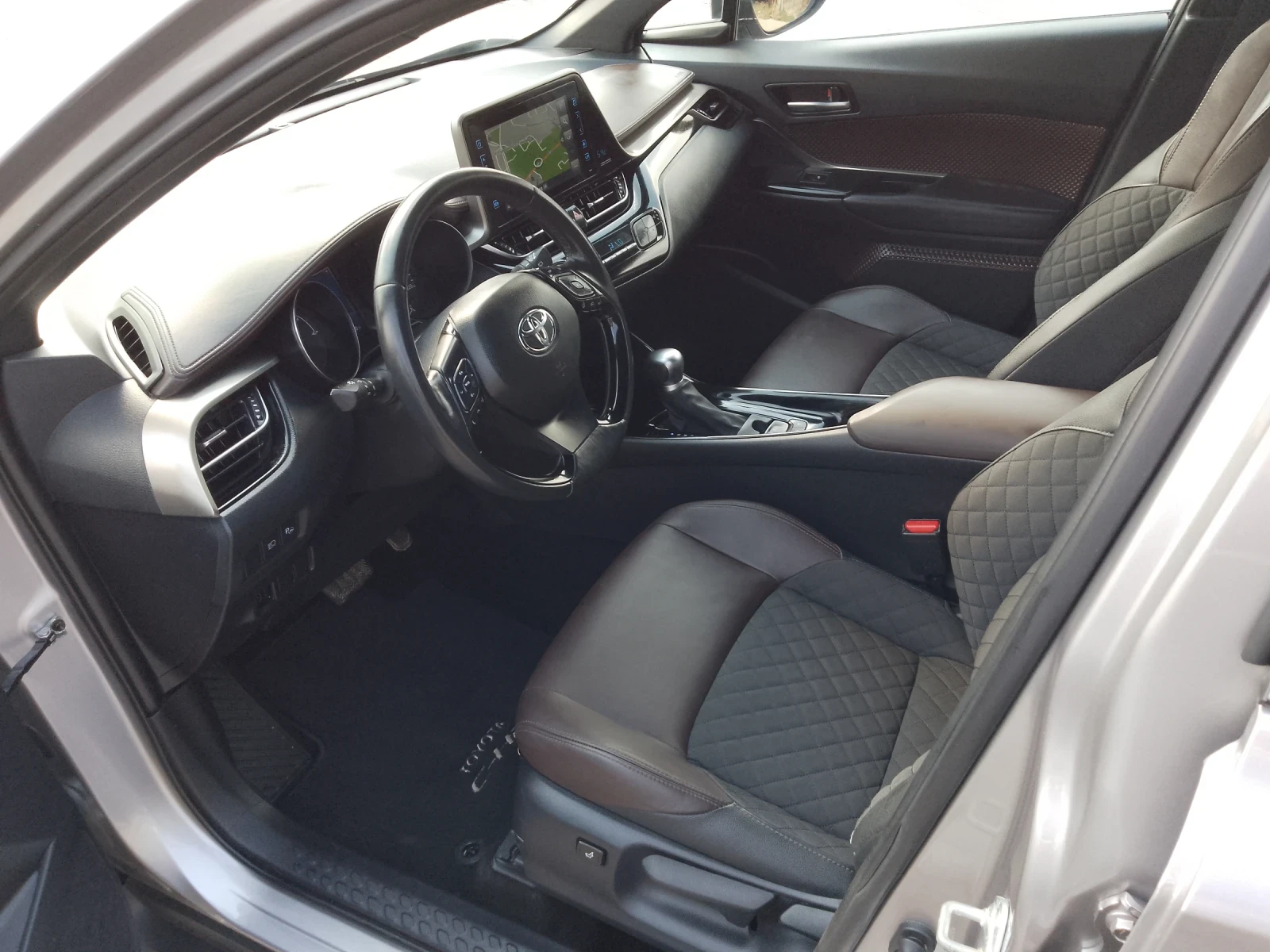 Toyota C-HR 1.8 HYBRID/FULL, снимка 9 - Автомобили и джипове - 55829034