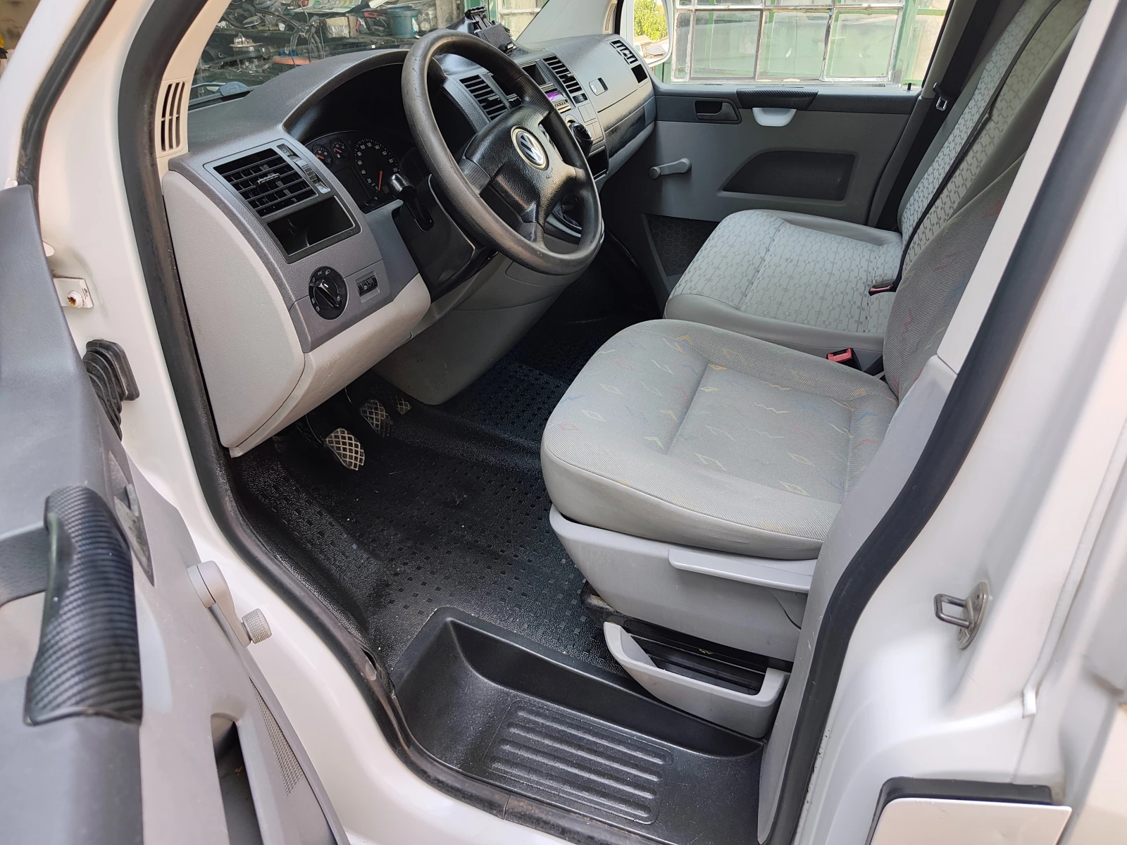 VW Transporter 1.9TDI КЛИМА, снимка 12 - Бусове и автобуси - 55543345