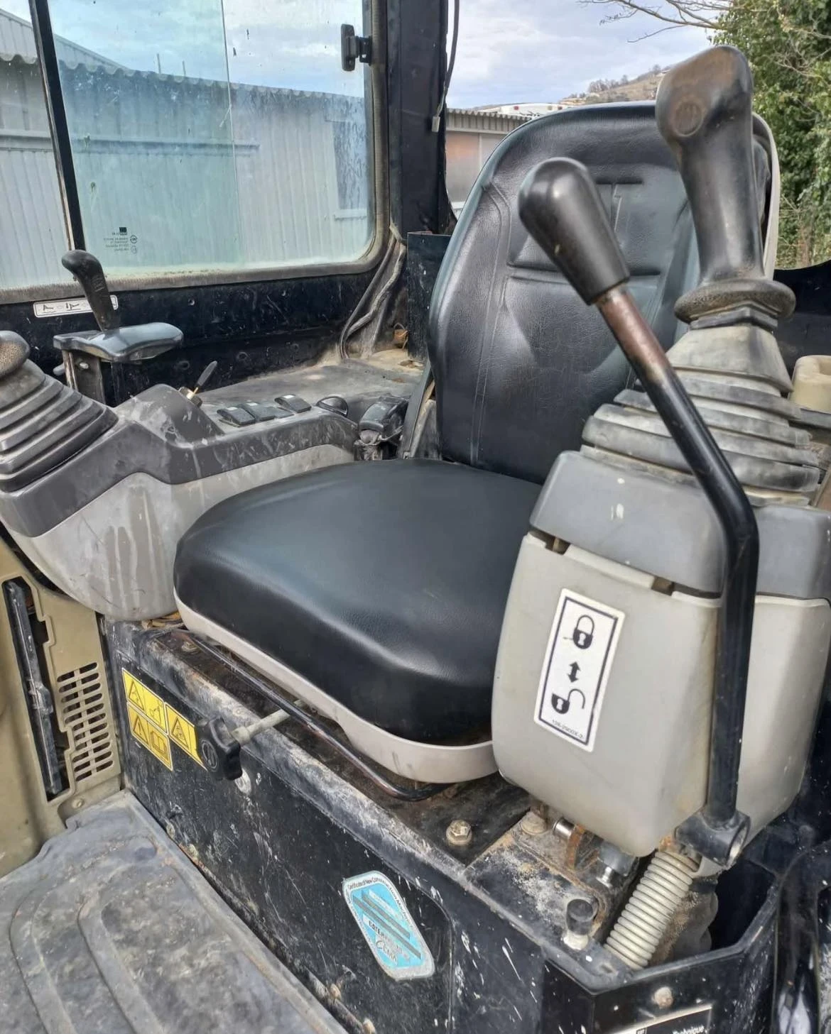 Багер Caterpillar 303C, снимка 9 - Индустриална техника - 53899414