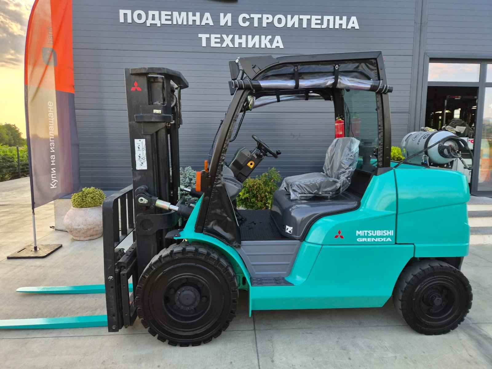 Мотокар Mitsubishi ГАЗОКАР / 4.5 ТОНА / ИЗРАВНИТЕЛ / АВТОМАТ , снимка 2 - Индустриална техника - 55767439