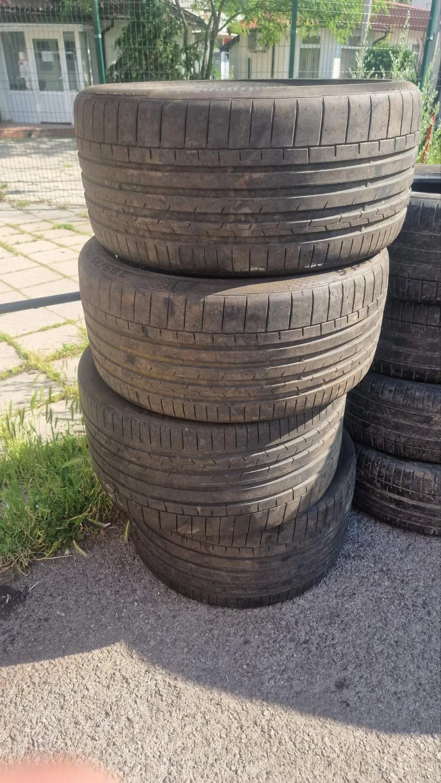 Гуми Летни 325/30R21, снимка 4 - Гуми и джанти - 54708272