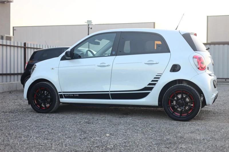 Smart Forfour EQ Edition ONE #BRABUS #VOLL LED #Leder #PANORAMA, снимка 3 - Автомобили и джипове - 44259948