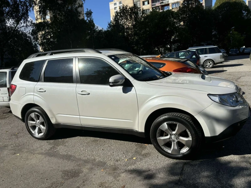 Subaru Forester, снимка 2 - Автомобили и джипове - 48592835