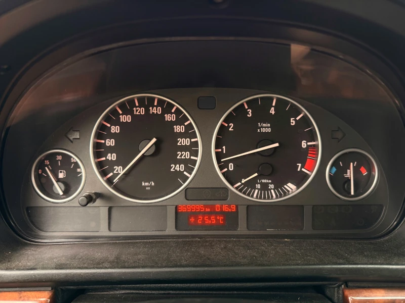 BMW 520, снимка 10 - Автомобили и джипове - 51949803
