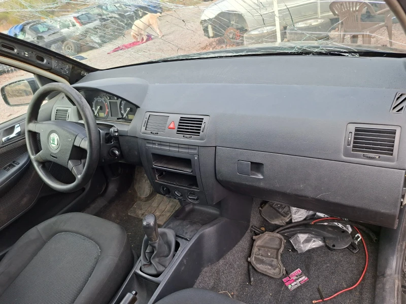 Skoda Fabia 1.2 3 цилиндъра , снимка 4 - Автомобили и джипове - 52041666